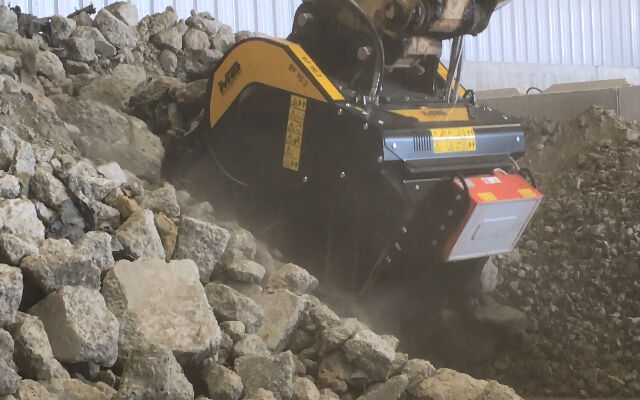 The BF90.3 is MB Crusher’s mid-sized crusher bucket designed for excavators