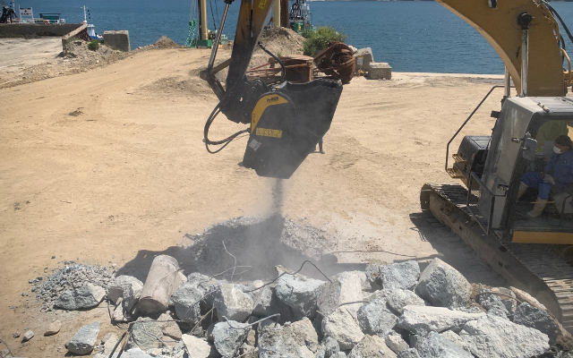 BF70.2 Crusher Bucket installed on a cat excavator